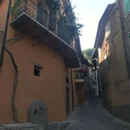 Traumhaftes Rustico Mit Seeblick Im Centro Storico 2 Min Zum Gardasee Hotel Castelletto Di Brenzone