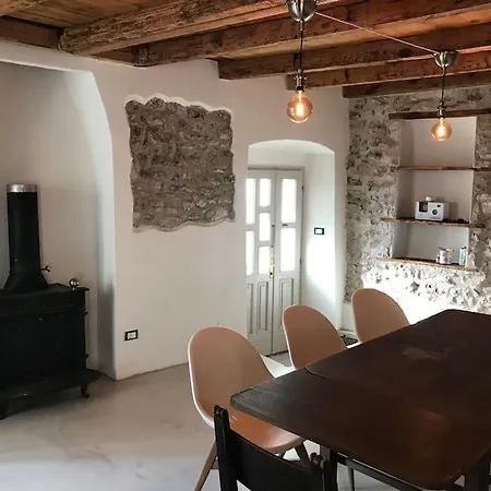 Traumhaftes Rustico Mit Seeblick Im Centro Storico 2 Min Zum Gardasee Hotel Castelletto Di Brenzone