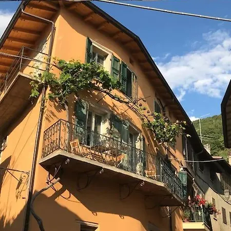 Traumhaftes Rustico Mit Seeblick Im Centro Storico 2 Min Zum Gardasee Castelletto Di Brenzone